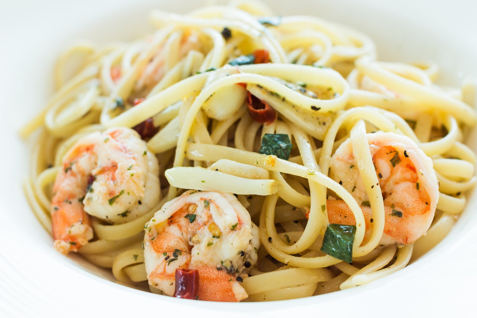 Llinguine shrimp scampi with garlic and olive oil.